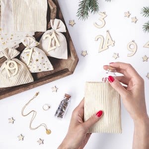 Adventskalender - Tygpåsar - Guld/Trä